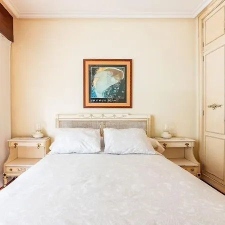 Amplio Y Acogedor Piso En Pleno Barrio De Gros, En Donostia - Apartment *