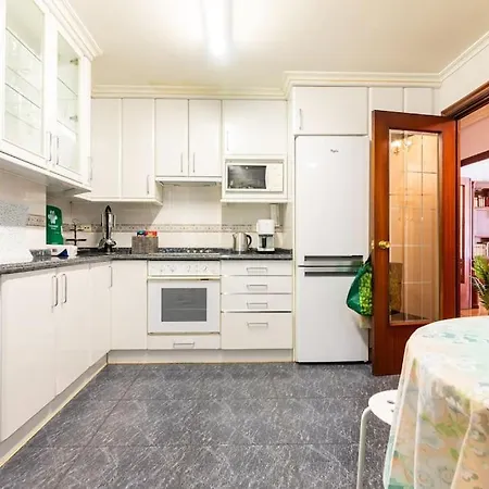 Amplio Y Acogedor Piso En Pleno Barrio De Gros, En Donostia -