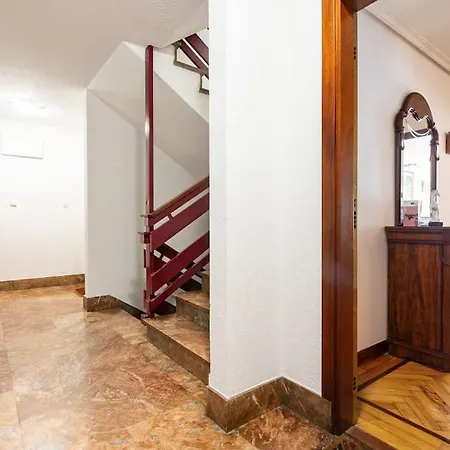 Amplio Y Acogedor Piso En Pleno Barrio De Gros, En Donostia - Apartment *