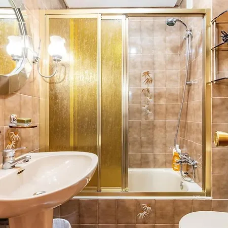 Amplio Y Acogedor Piso En Pleno Barrio De Gros, En Donostia - Apartman